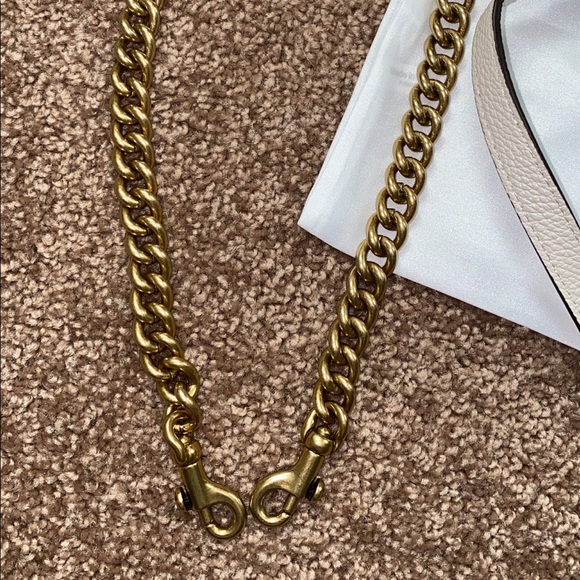 Coach Cassie 19 - Picture 2 of 14